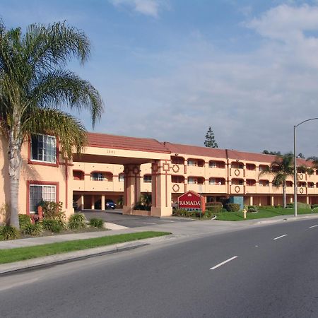 מלון Ramada By Wyndham אונטריו מראה חיצוני תמונה