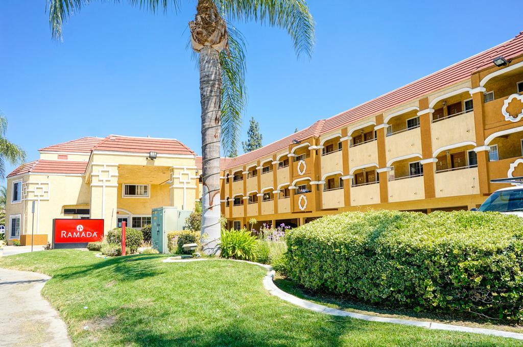 מלון Ramada By Wyndham אונטריו מראה חיצוני תמונה
