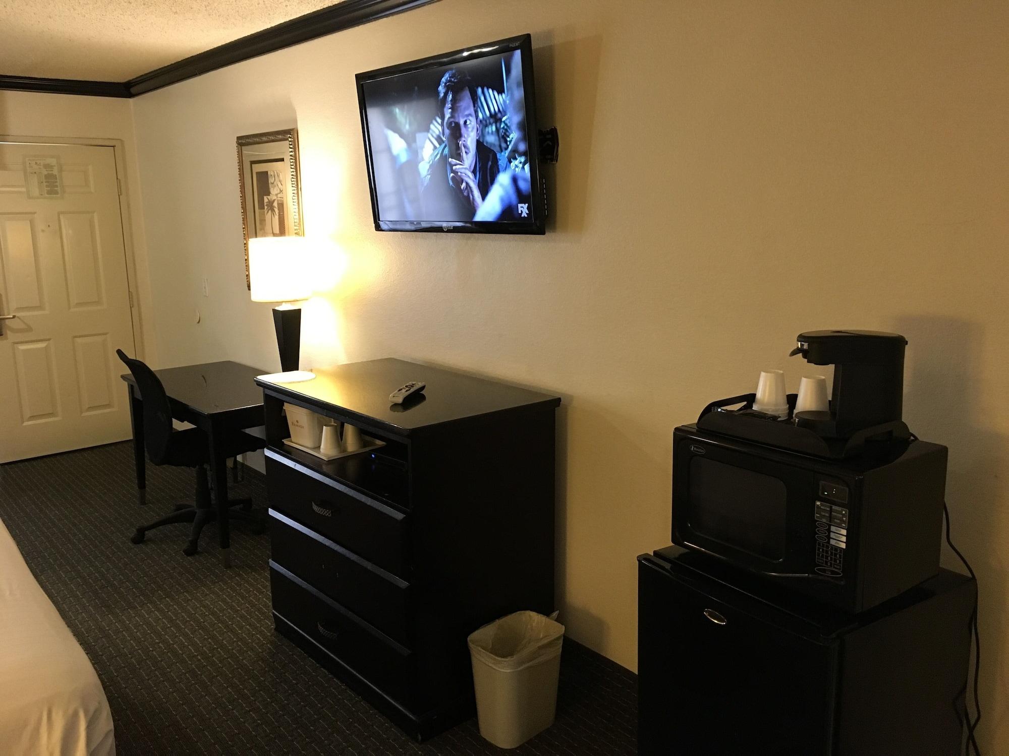 מלון Ramada By Wyndham אונטריו מראה חיצוני תמונה