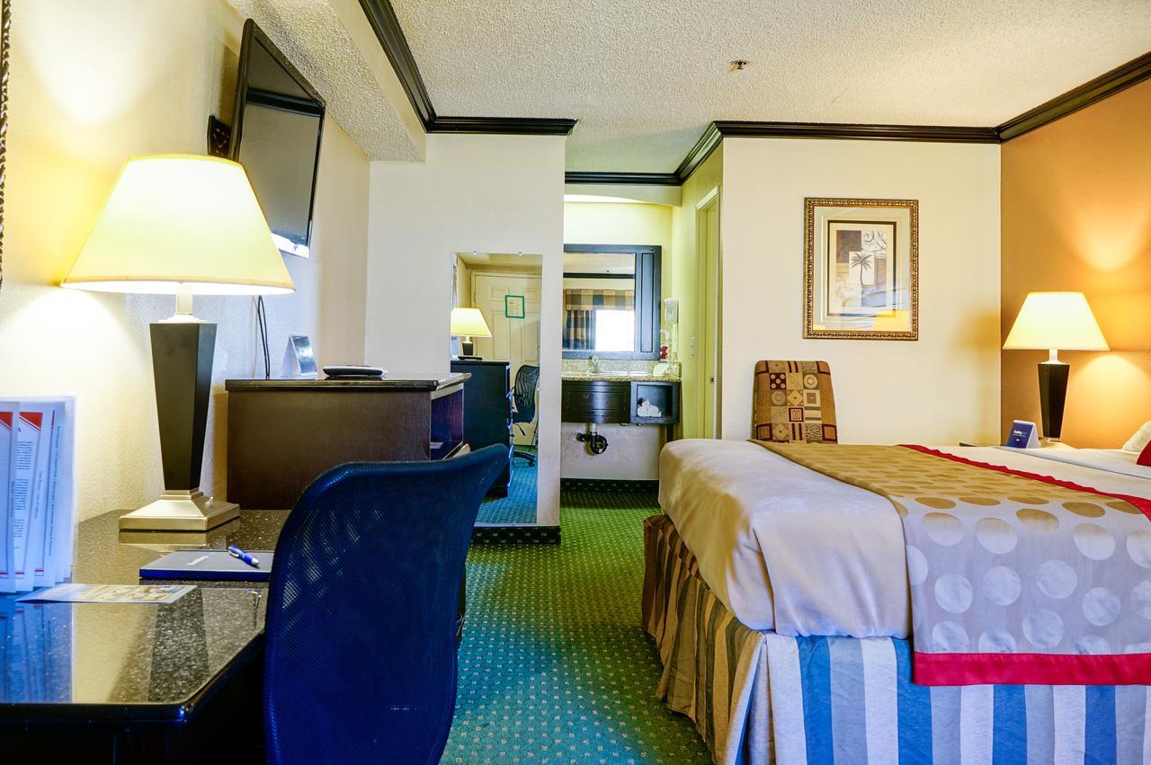 מלון Ramada By Wyndham אונטריו חדר תמונה
